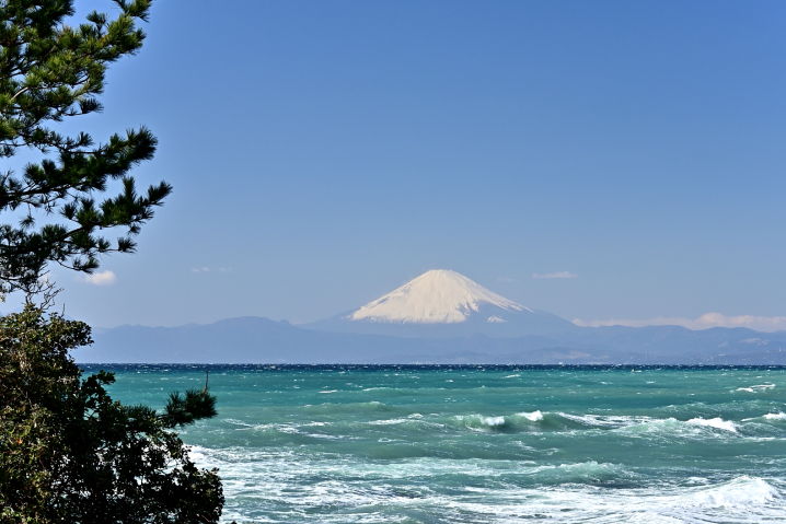 三浦半島　海と青空と富士山